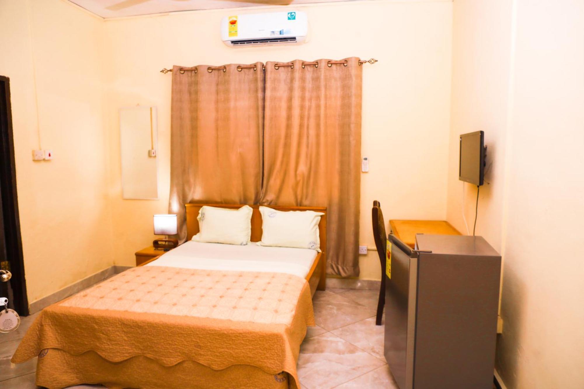 Jenos Hotels Аккра Экстерьер фото