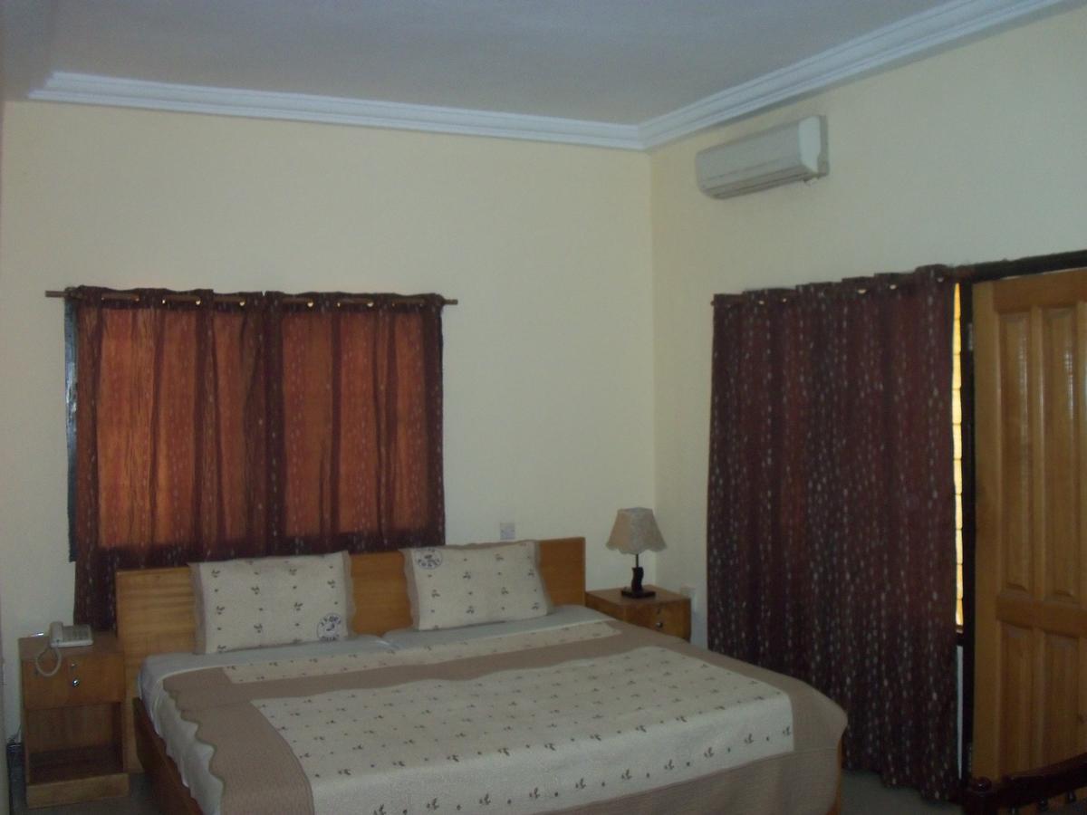 Jenos Hotels Аккра Экстерьер фото